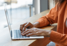 A guide for creating passive income streams through targeting individuals seeking financial freedom, particularly those interested in teaching, freelancing, or entrepreneurship.